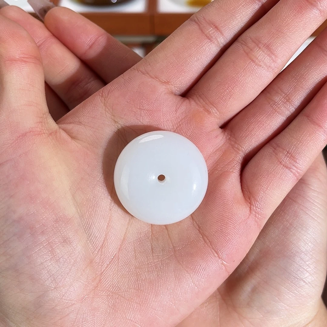 花***姐和田玉未镶嵌颈饰