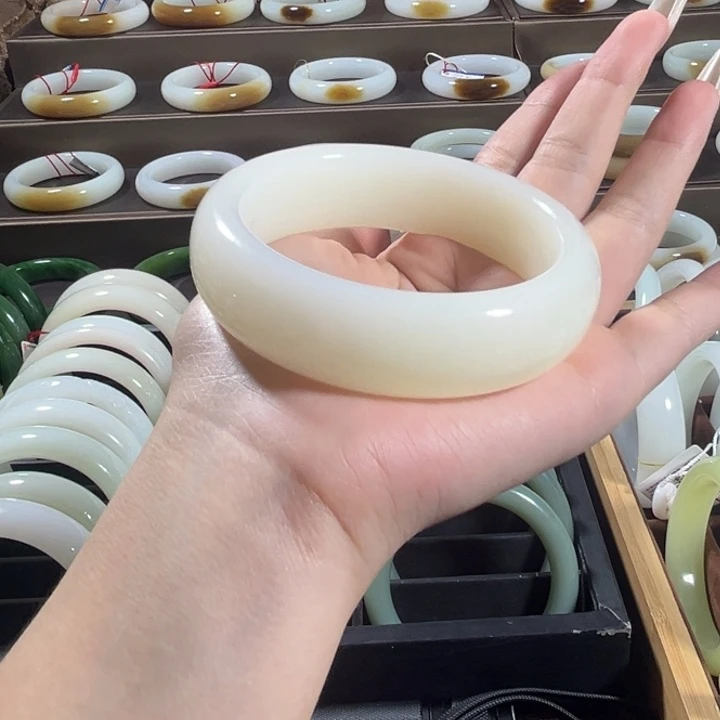 和田玉未镶嵌手镯