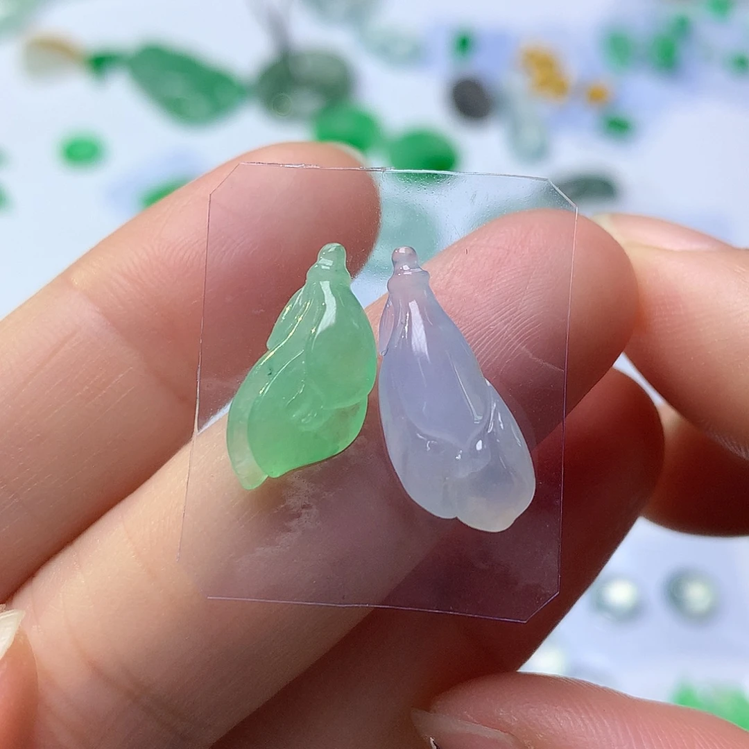 翡翠未镶嵌颈饰玉兰