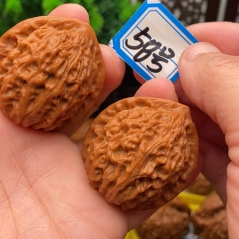 文玩核桃吊坠金牛39