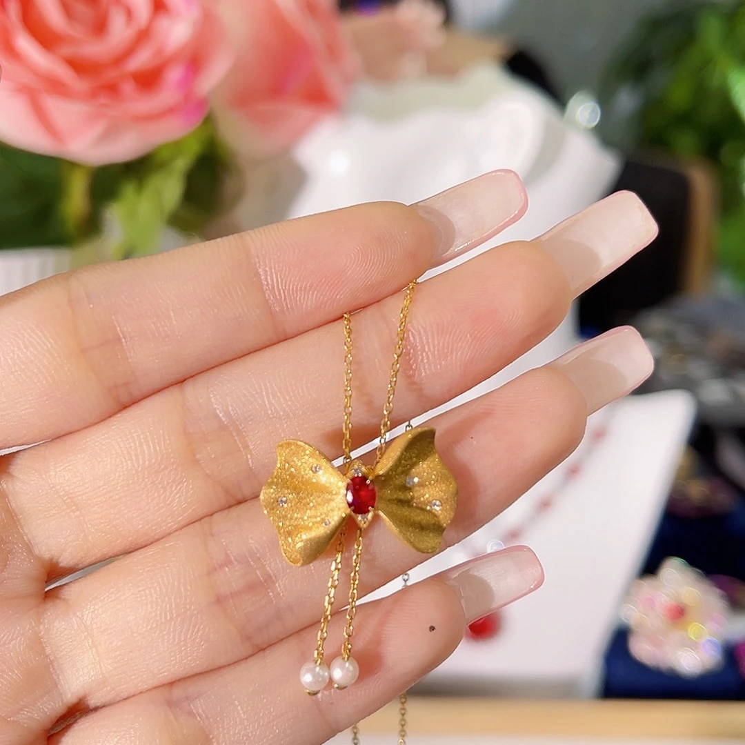 L***g颈饰18K金镶嵌红宝石