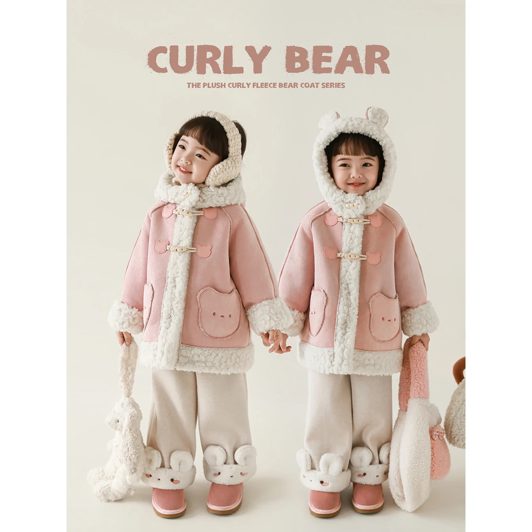 吾里卜一女童2025冬季小粉熊麂皮绒连帽外套厚实保暖儿童可爱上衣