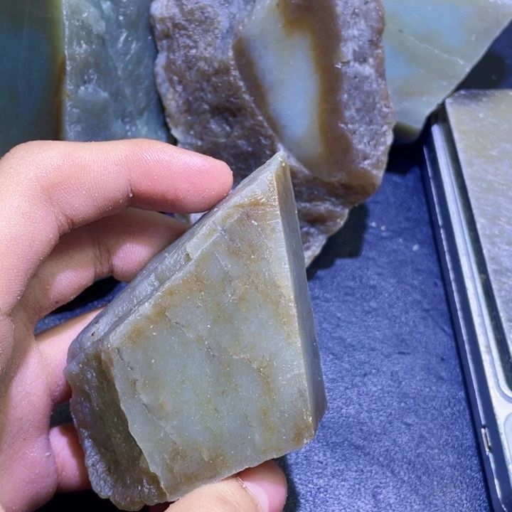 和田玉未镶嵌珠宝半成品
