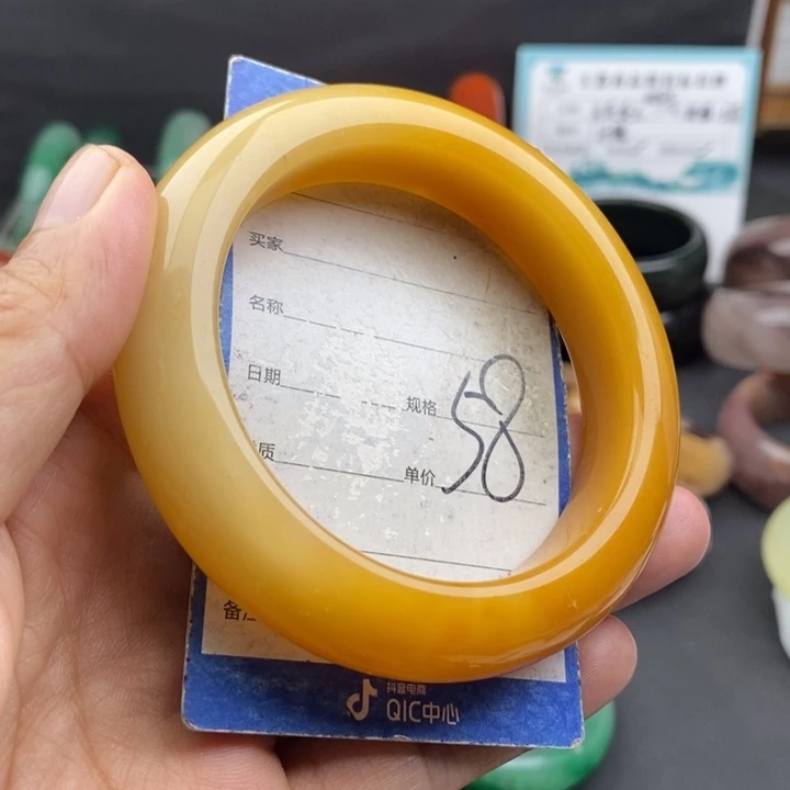 未镶嵌手镯石英质玉