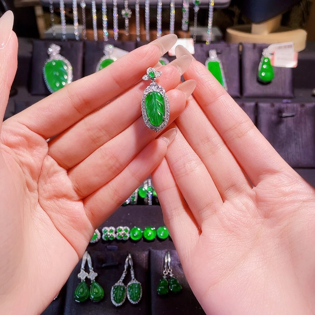 幸****翡翠银S925镶嵌颈饰叶子