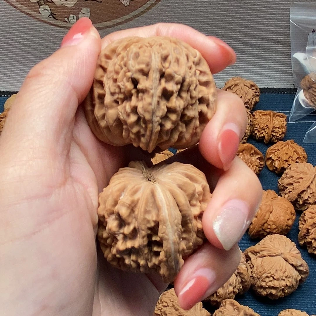 核桃把件肆*8日四座楼尺寸43