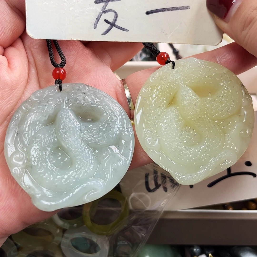 蛇纹石玉颈饰未镶嵌