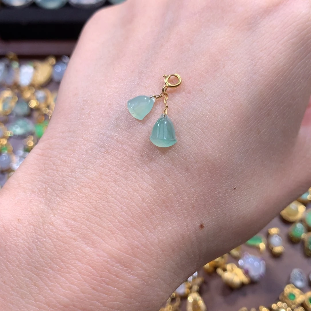 小***马翡翠18K金镶嵌颈饰翡翠