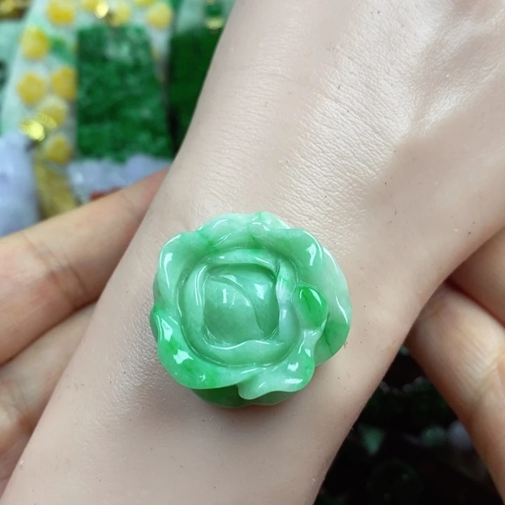 吊坠(赠链)未镶嵌翡翠