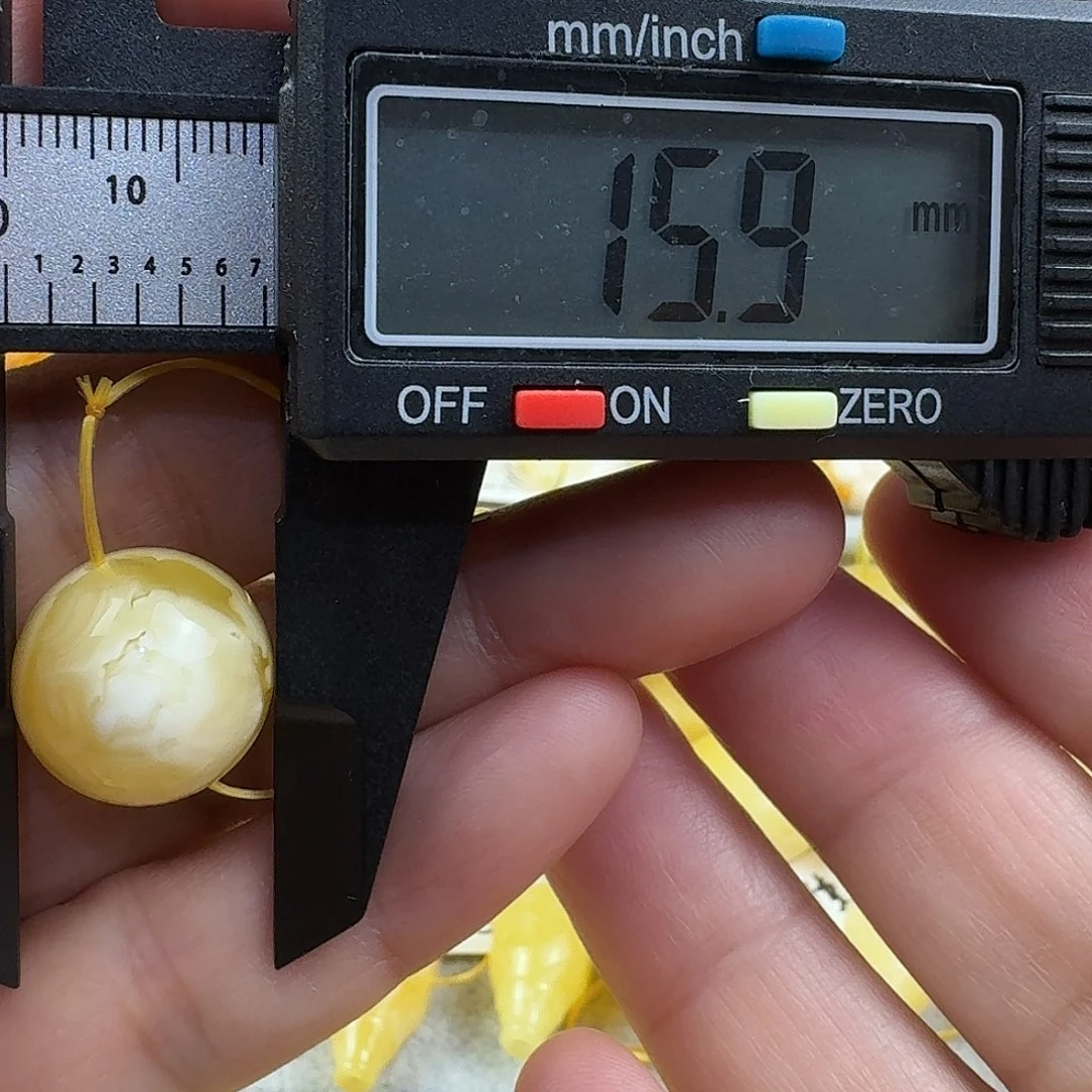 杨***寶蜜蜡未镶嵌裸石53