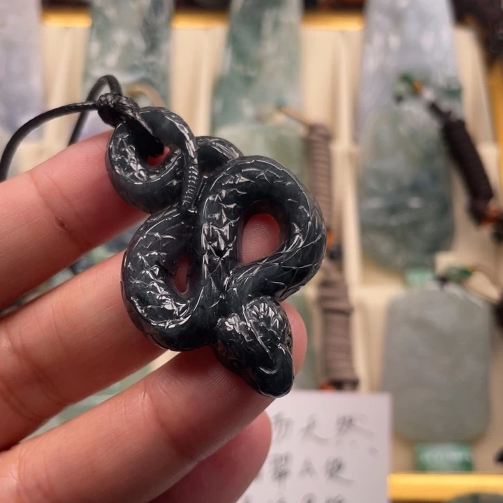 颈饰未镶嵌翡翠玉