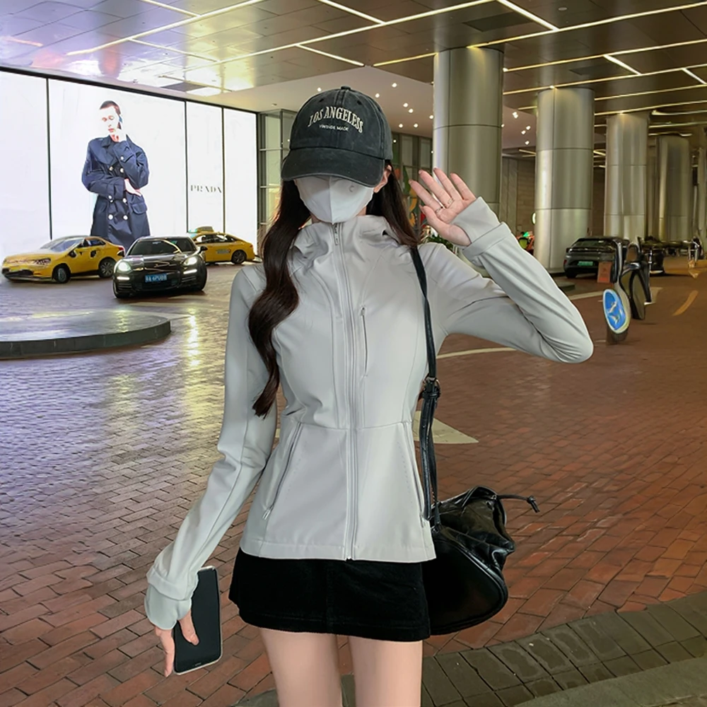 灰色修身软壳冲锋衣连帽外套女款秋冬爆款2025新款长袖高级感上衣