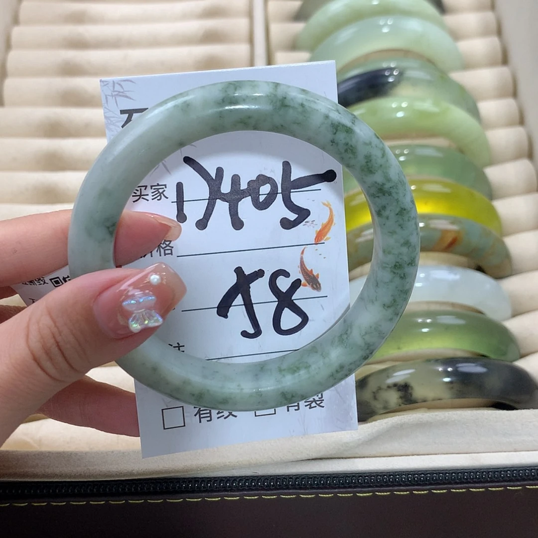【闪购商品】未镶嵌蛇纹石玉手镯