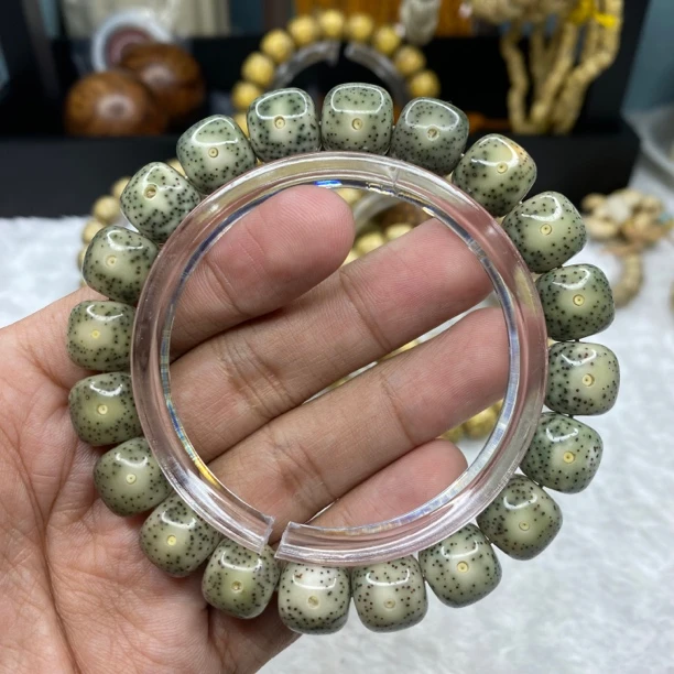 12*11糯冰绿月留白小细星海南星月菩提手串直销正品保障