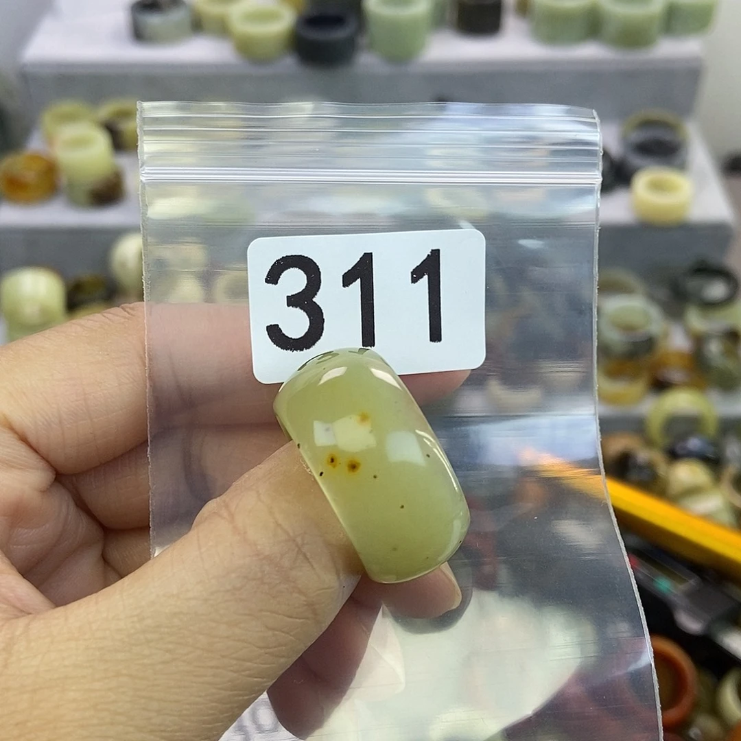 我***财蛇纹石玉未镶嵌戒指