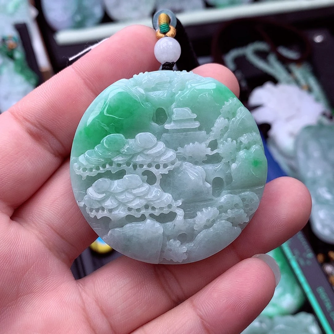 翡翠吊坠(不含链)未镶嵌小**?