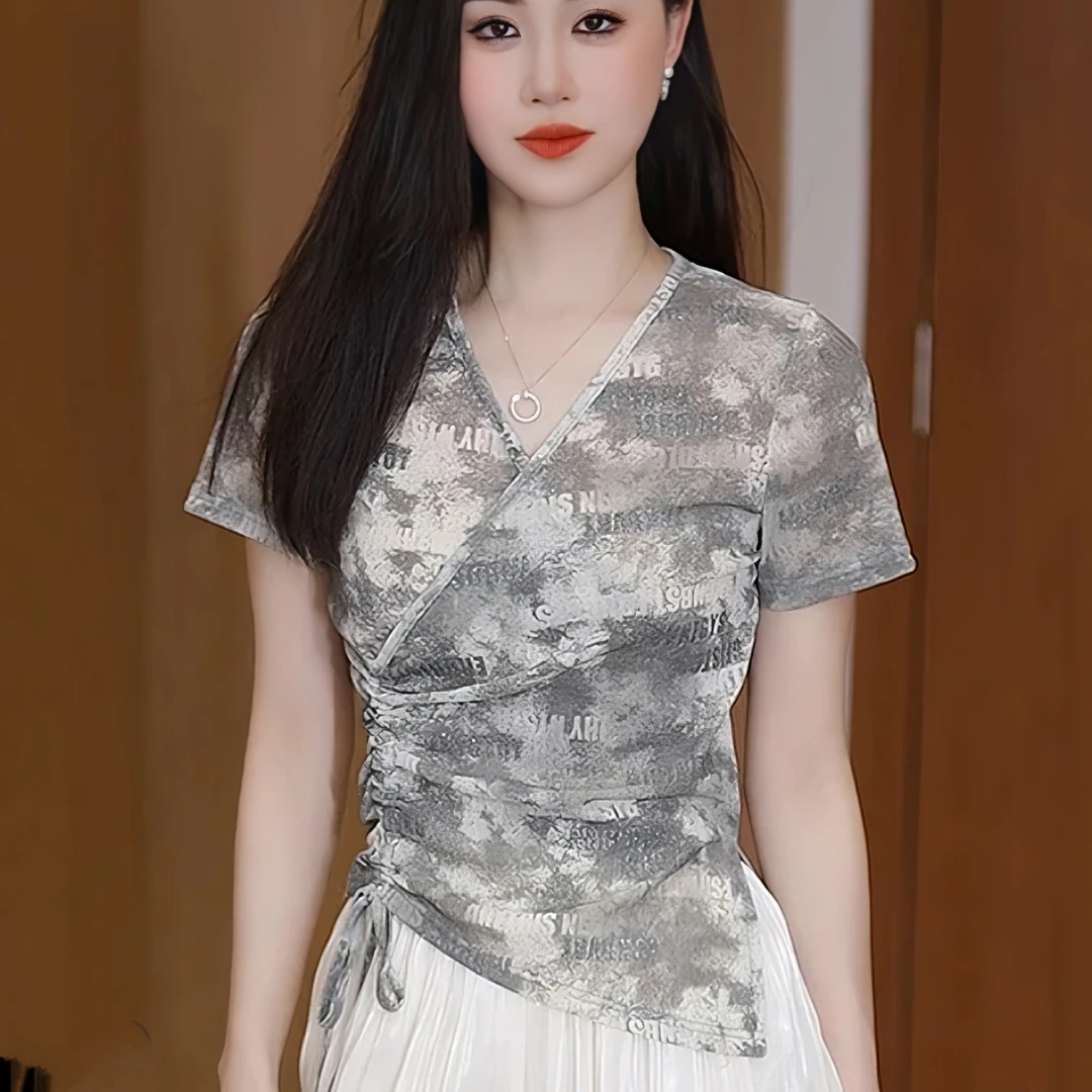 小众抽褶V领气质显瘦短袖T恤女夏季新款洋气瘦时尚通勤风套头上衣