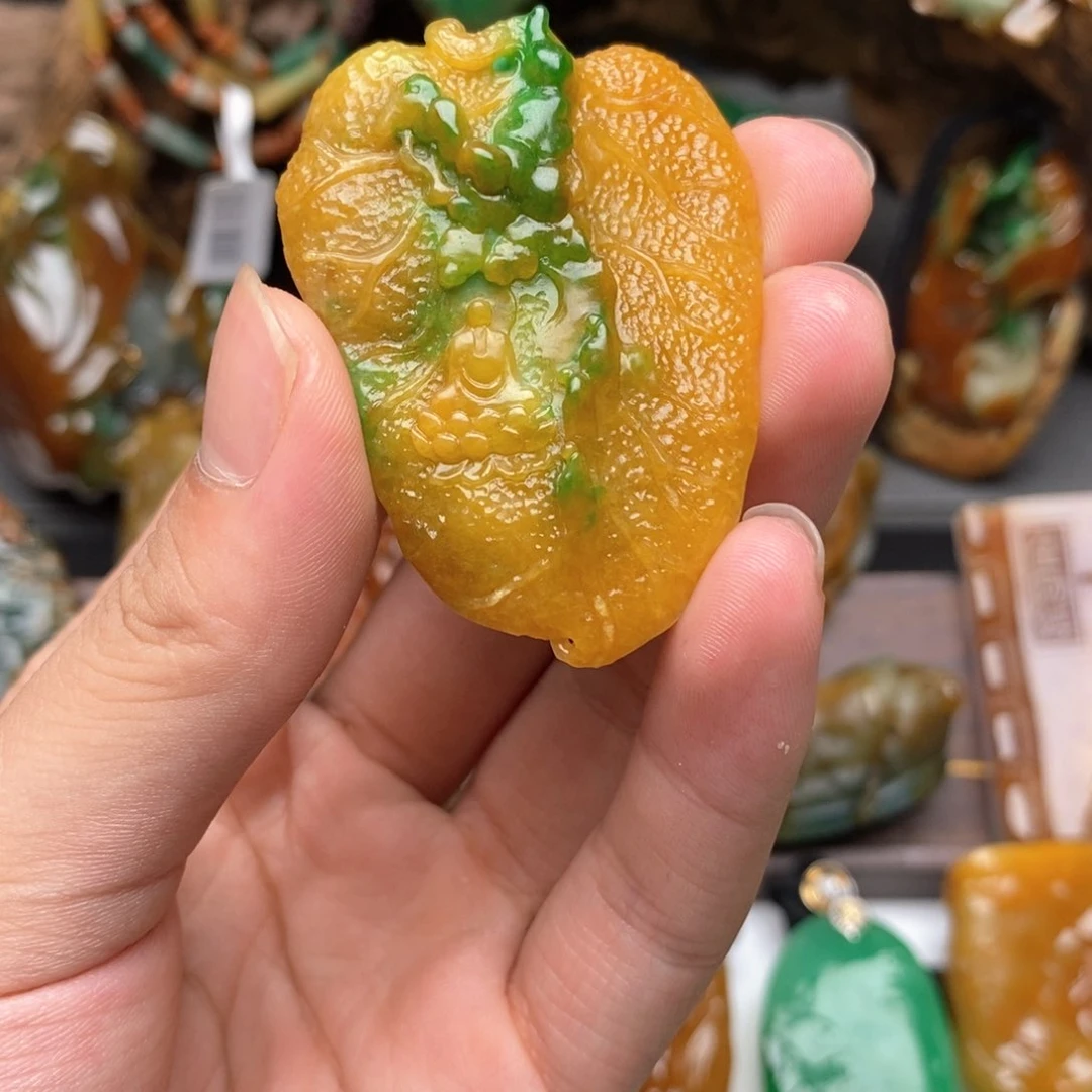 翡翠未镶嵌颈饰更***排一
