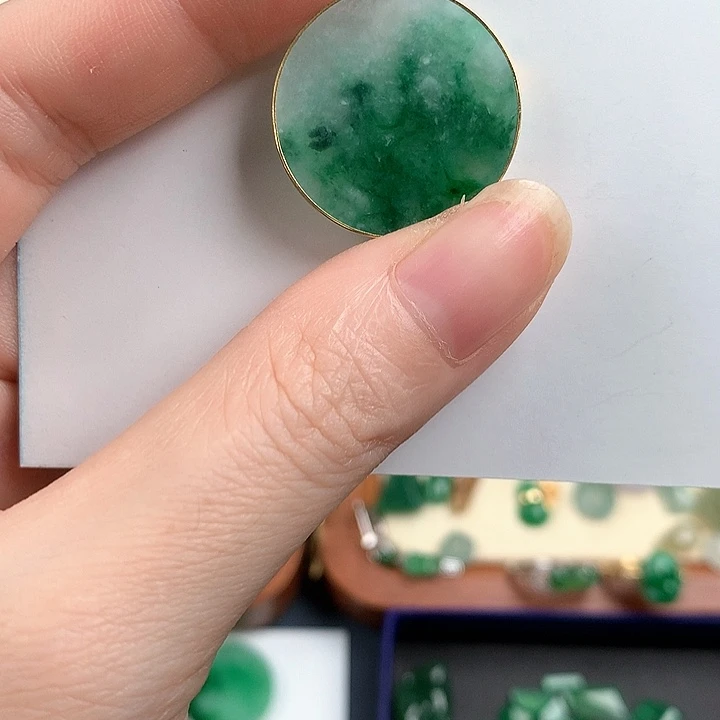 颈饰18K金镶嵌翡翠86325788888