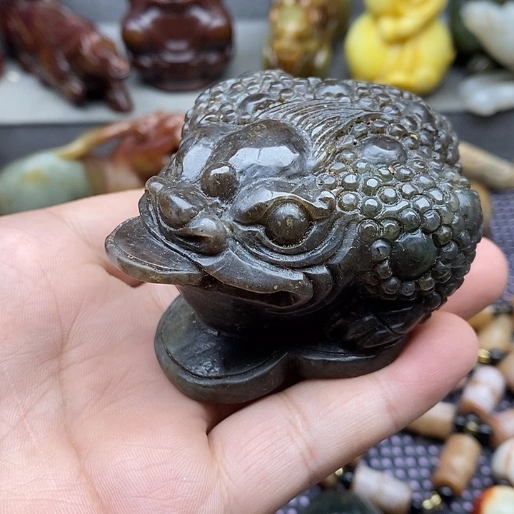 未镶嵌蛇纹石玉颈饰