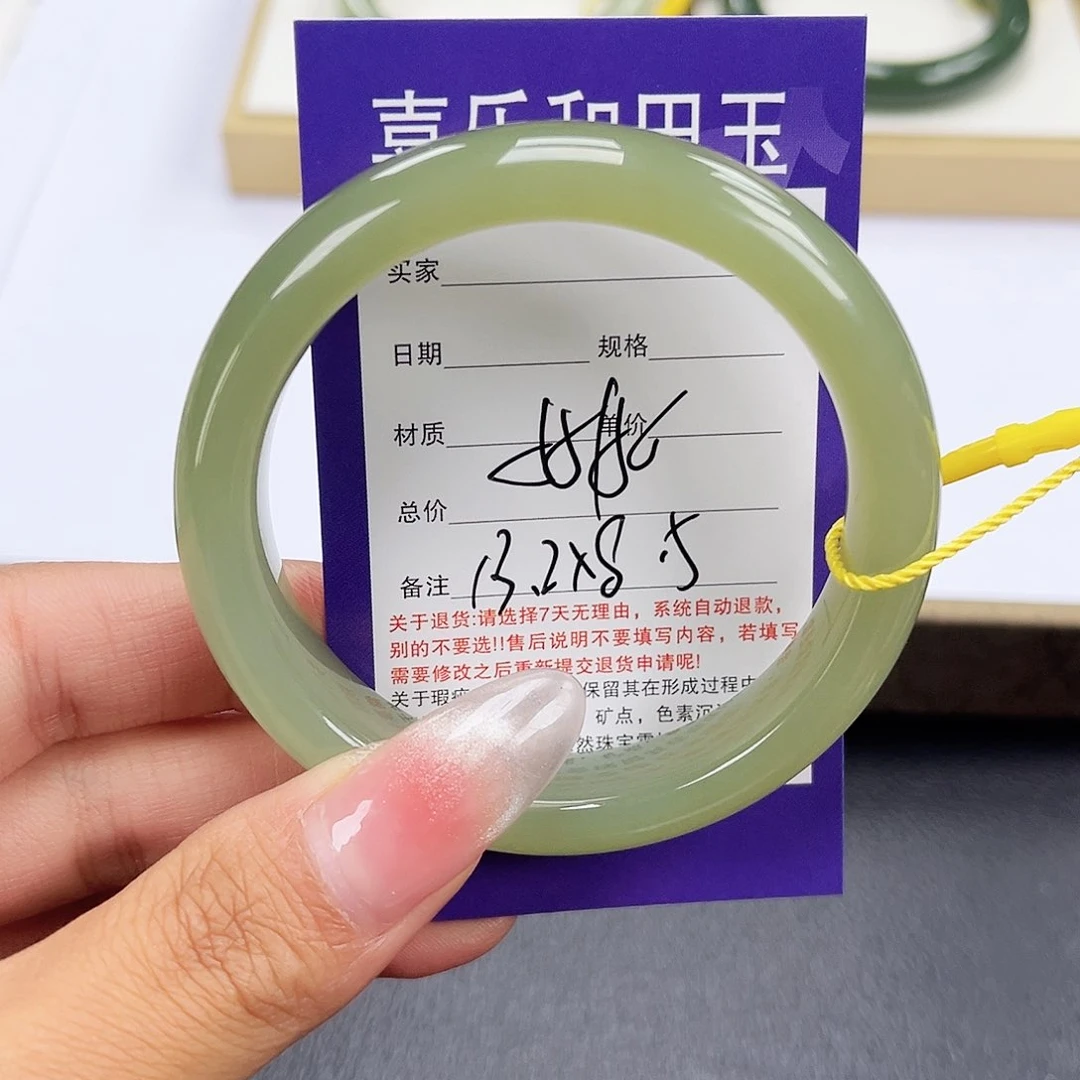 和田玉手镯未镶嵌