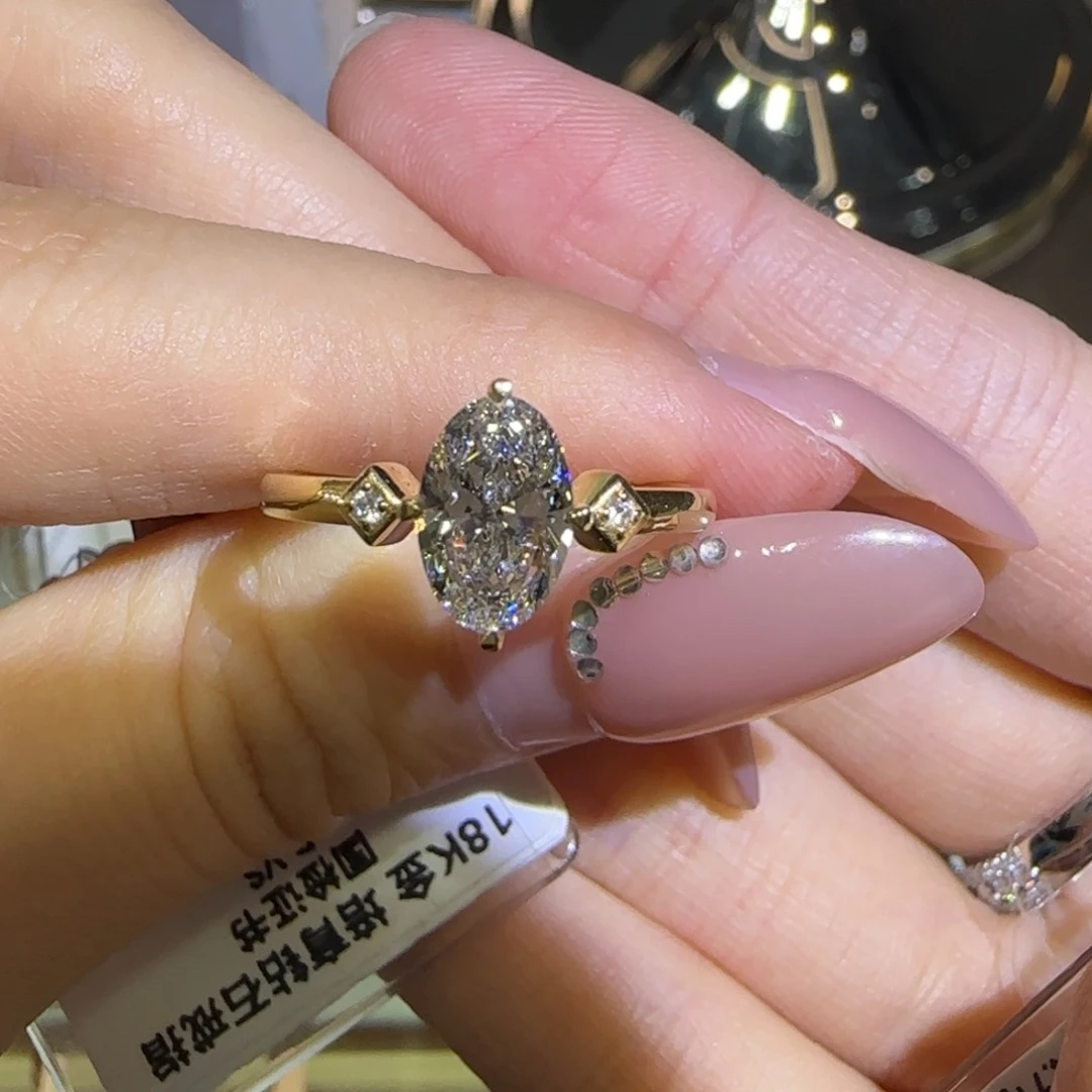 18K金镶嵌实验室培育钻石1卡椭圆三石12号圈