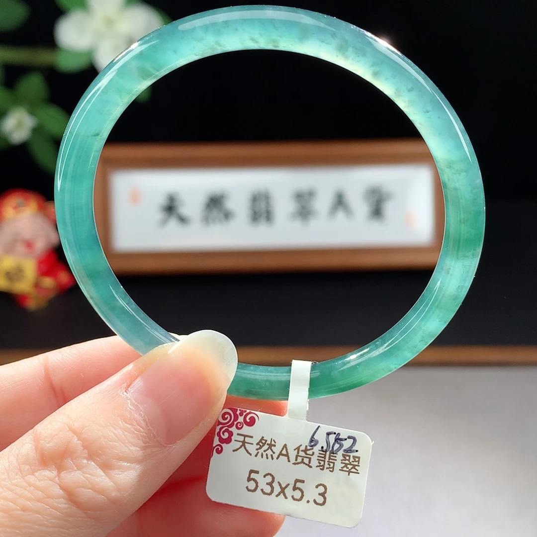 未镶嵌手镯（圆镯）翡翠