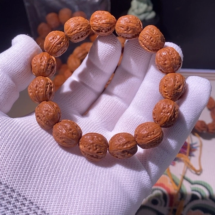 文玩核桃手串……20