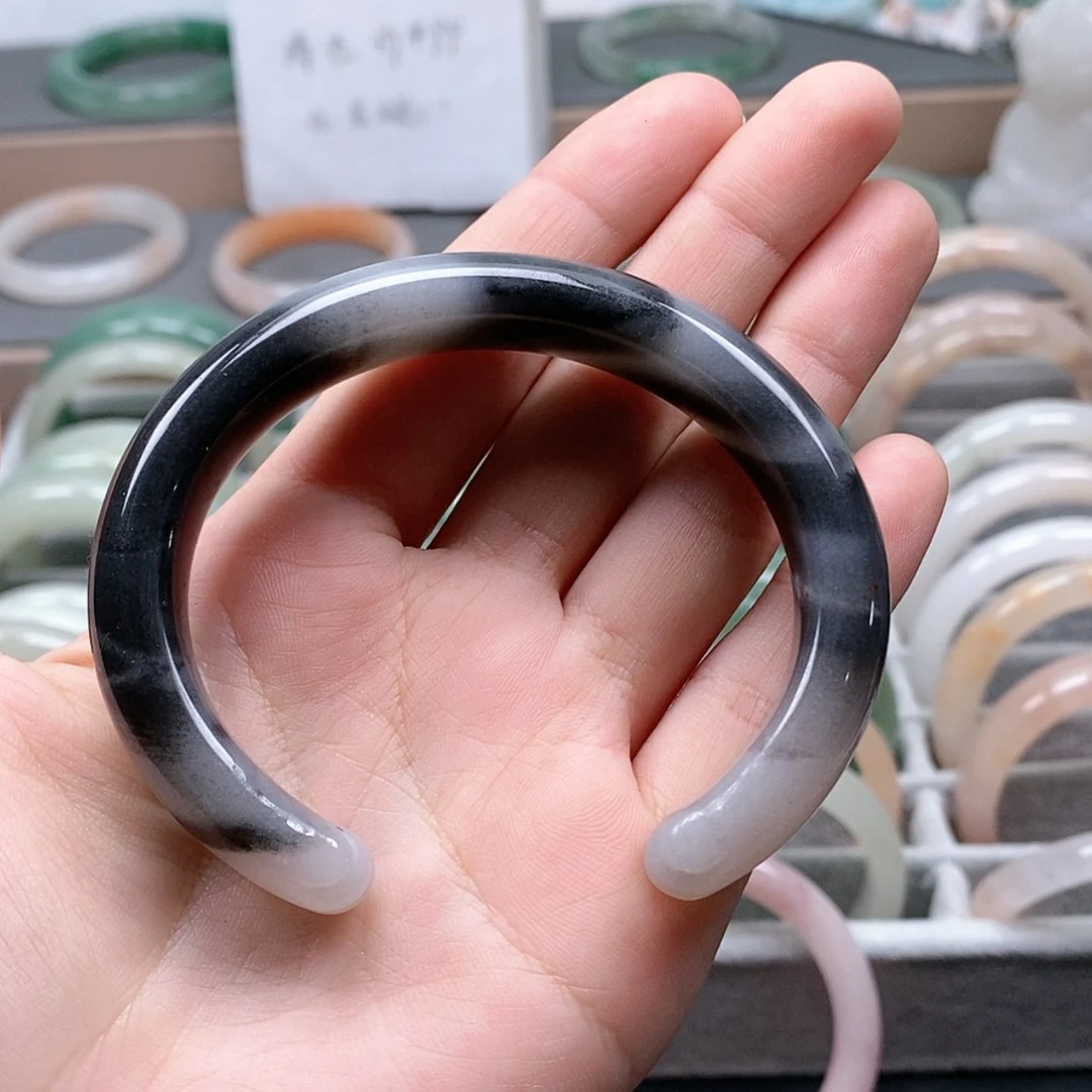 【闪购商品】石英质玉手镯未镶嵌梵*