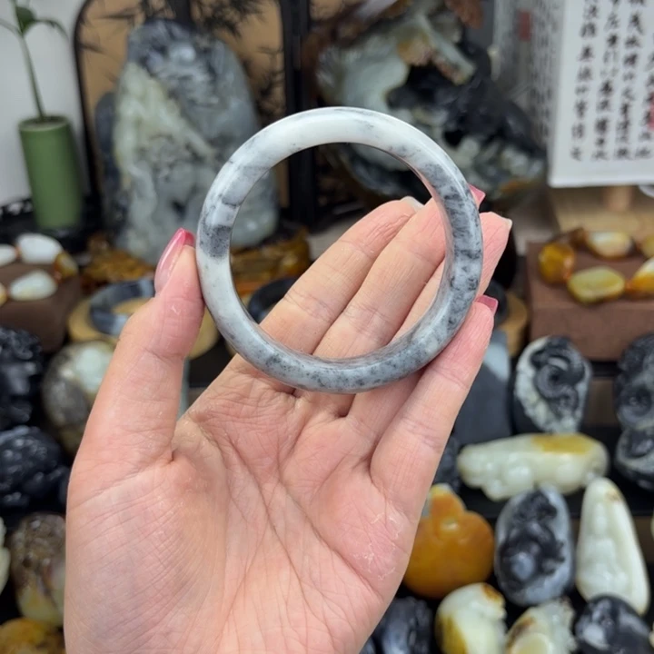 宝***宝未镶嵌手镯和田玉