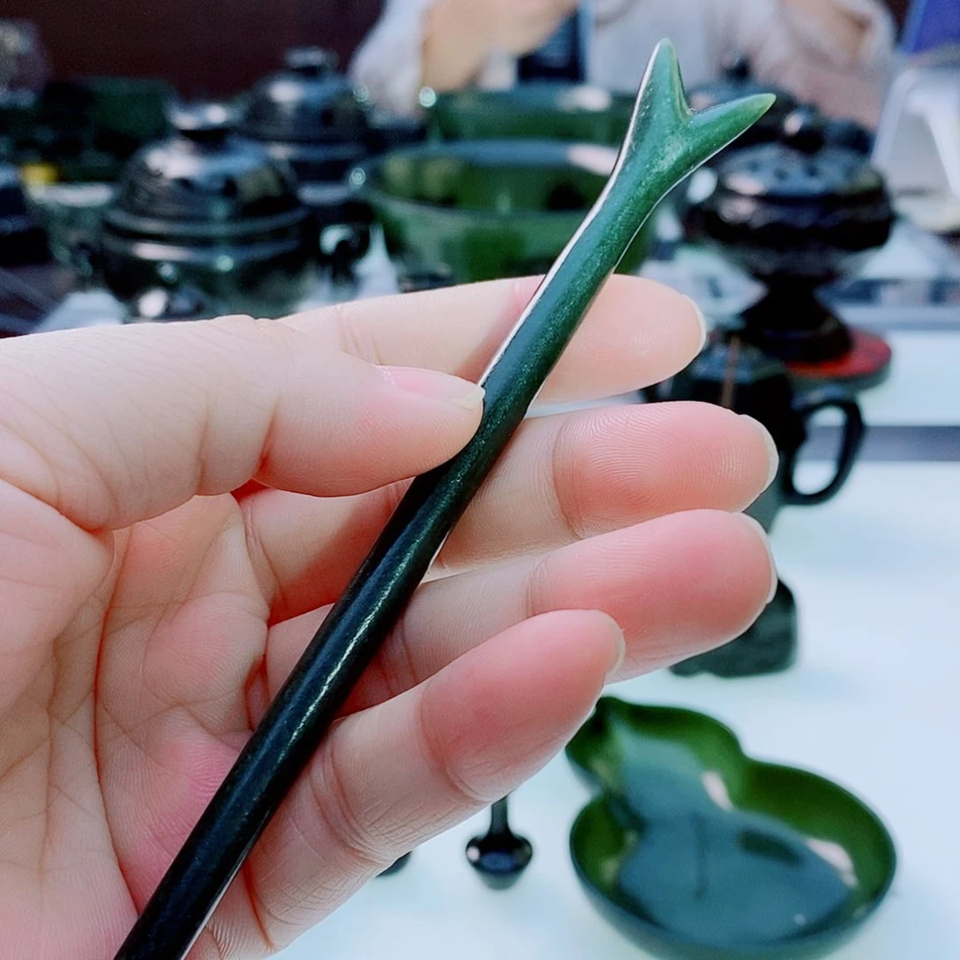 未镶嵌和田玉（青玉）摆件微瑕