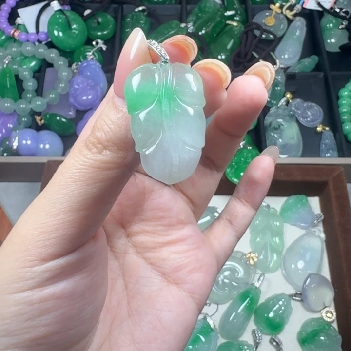 翡翠未镶嵌颈饰11