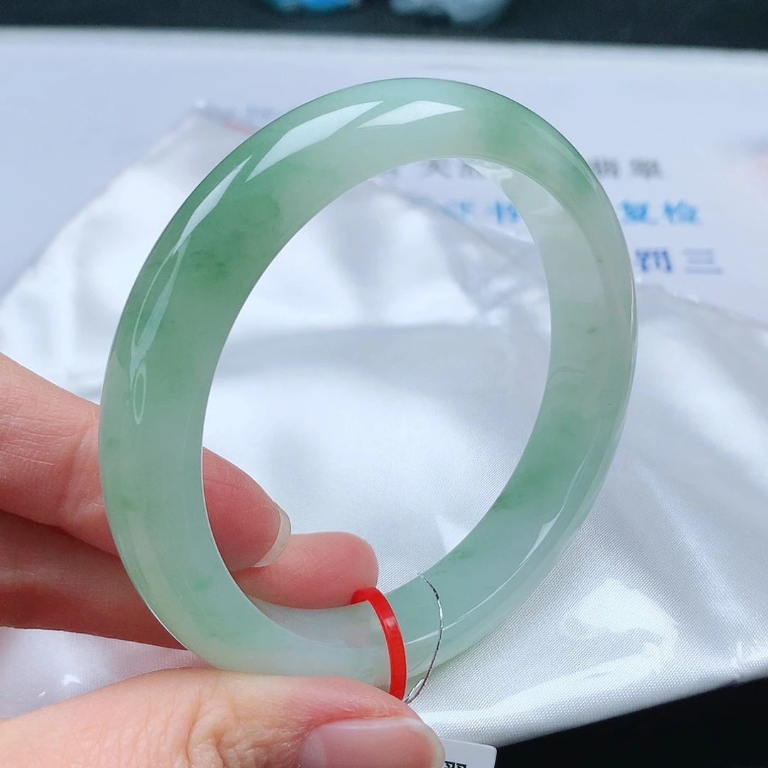 翡翠手镯未镶嵌58圈