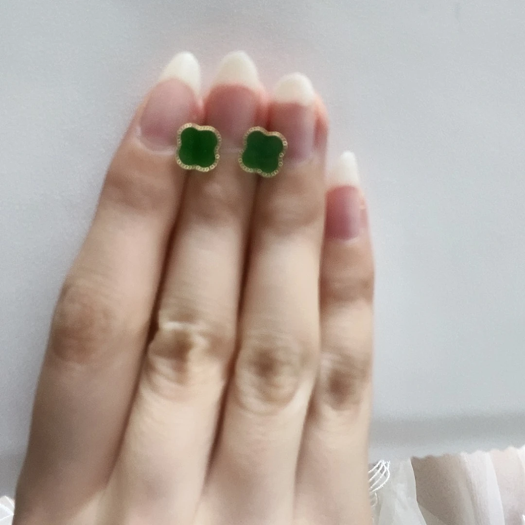 翡翠18K金镶嵌耳饰简单