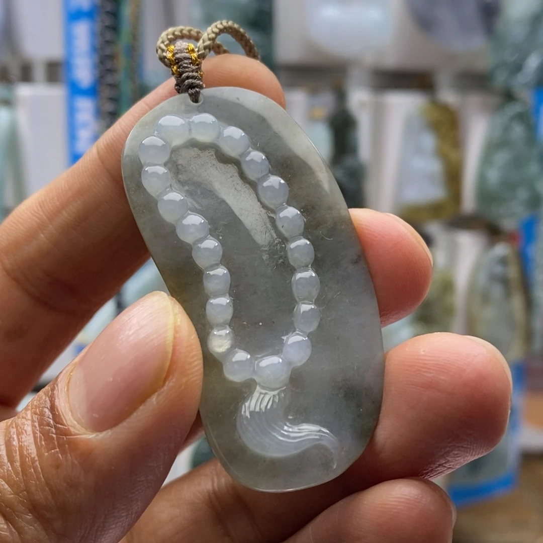 翡翠颈饰未镶嵌佛