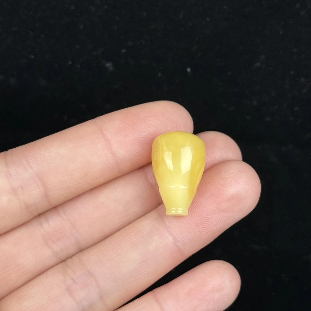 Z1111天然蜜蜡俄料三通11.7*20mm 1.6克