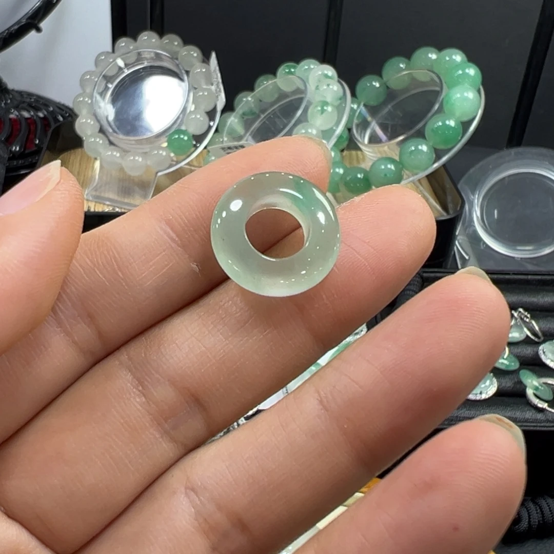 T***x石英质玉未镶嵌颈饰