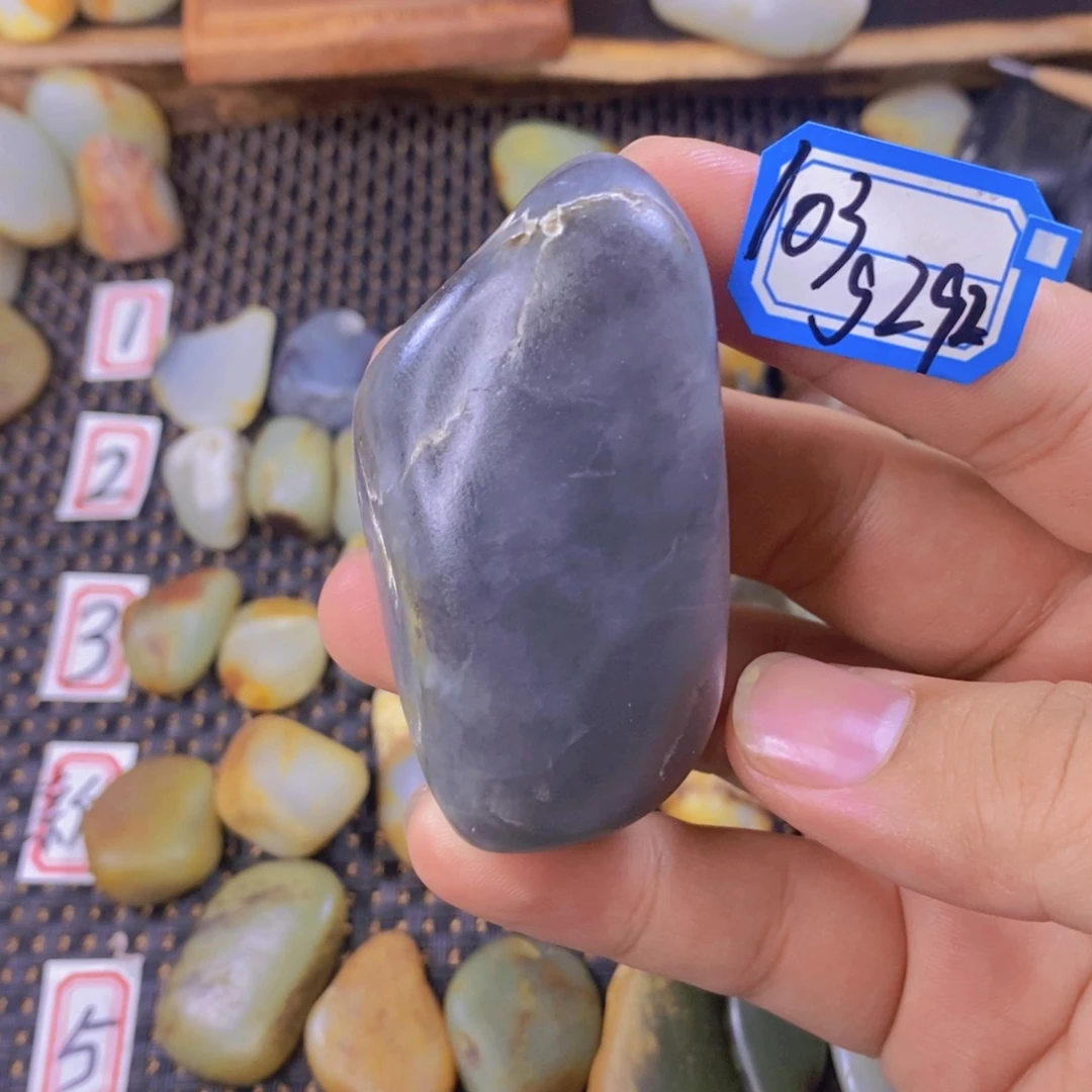 颈饰未镶嵌和田玉（糖玉）