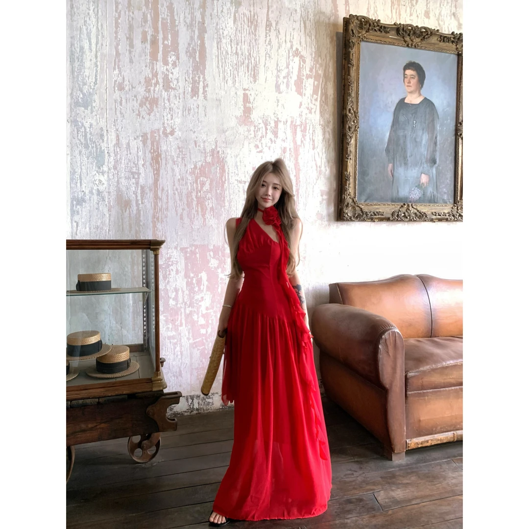 法式优雅显白红色花朵飘带斜肩连衣裙女气质浪漫氛围感收腰长裙子