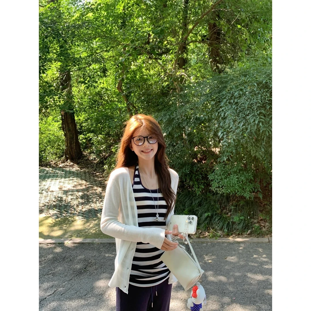 2025新款爆款洋气纯欲慵懒风女装白色防晒衫条纹背心裤子三件套