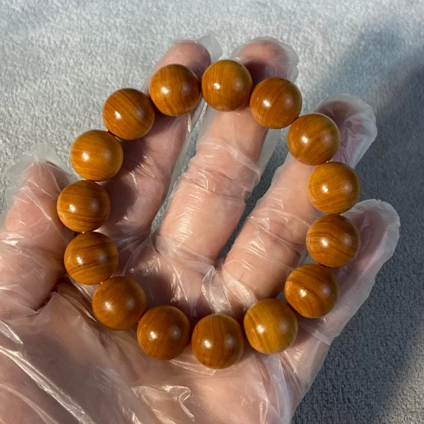 太行崖柏陈化料1.5嫩色系，纹理超级超级细腻，蚕丝纹，油性好味道香