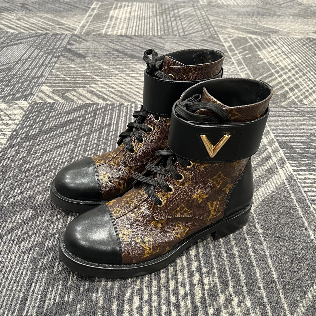 99新 LouisVuitton/路易威登 wonderland老花满印马丁靴 38码