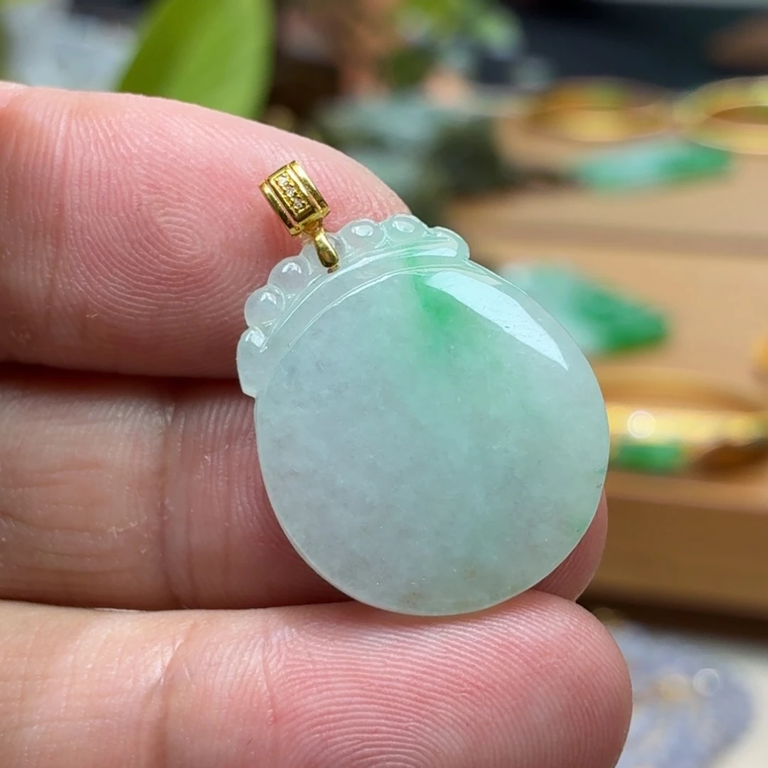 翡翠18K金镶嵌颈饰