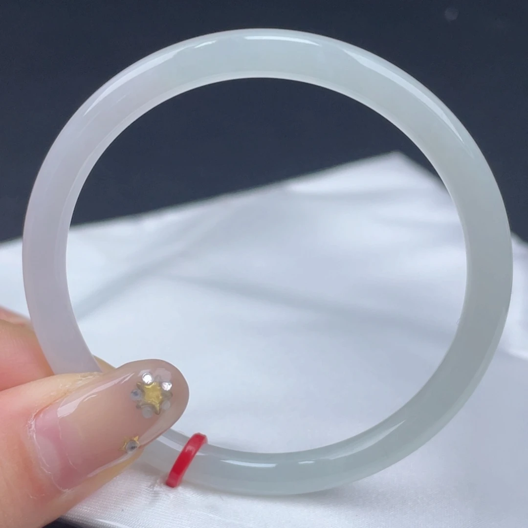 翡翠手镯未镶嵌52圈口