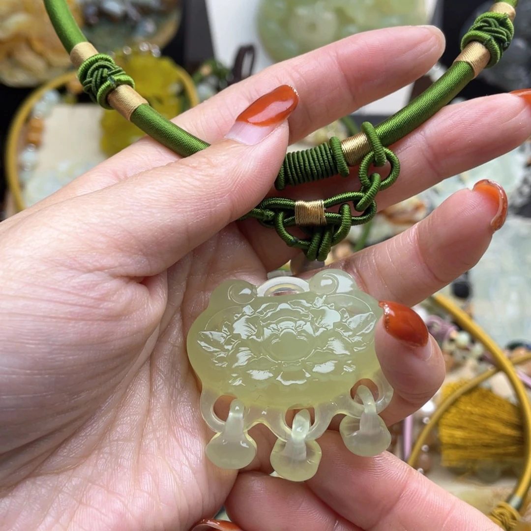 蛇纹石玉颈饰未镶嵌莱****姐