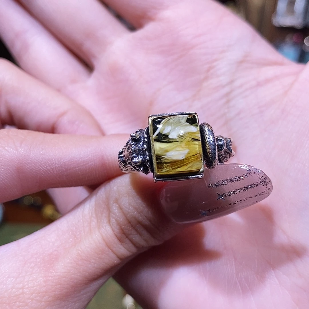 一***腿琥珀银S925镶嵌戒指