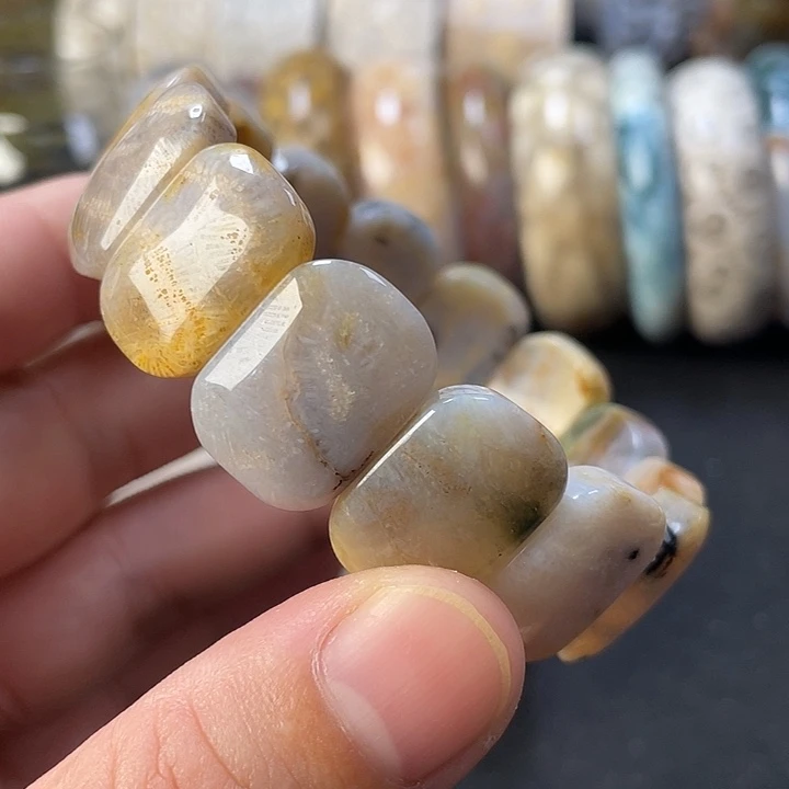 未镶嵌手链硅化珊瑚（珊瑚玉）