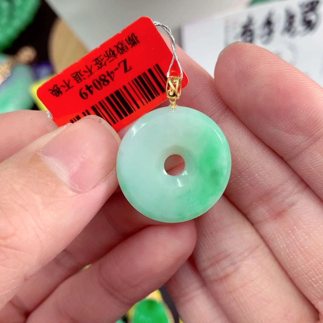 颈饰18K金镶嵌翡翠