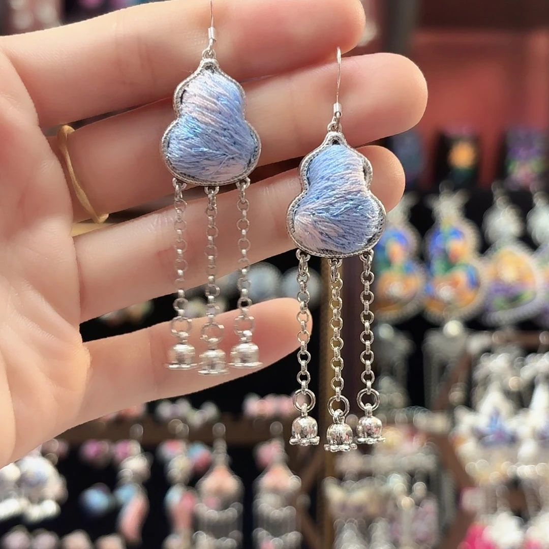 织绣云织谣老绣饰品70