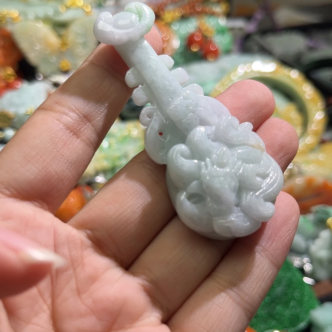 翡翠未镶嵌颈饰待编织